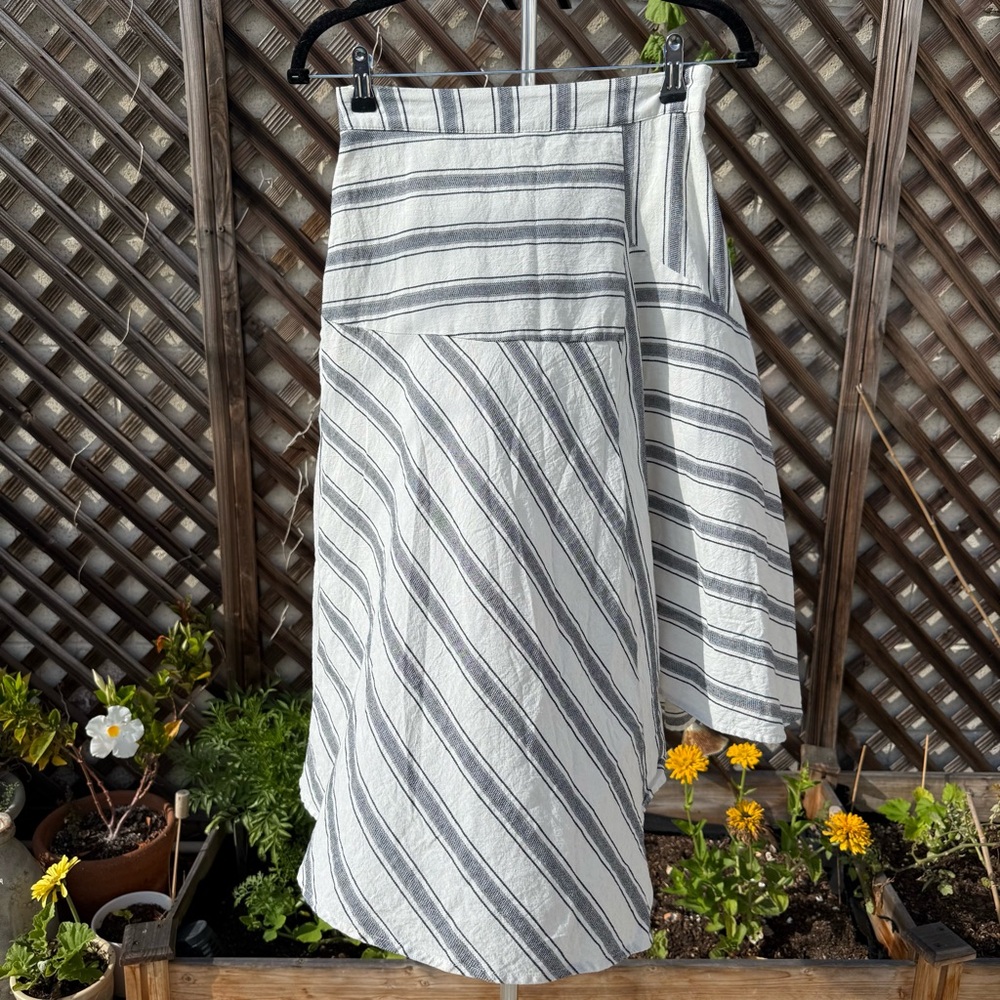 WHO WHAT WEAR Cream & Gray Skirt